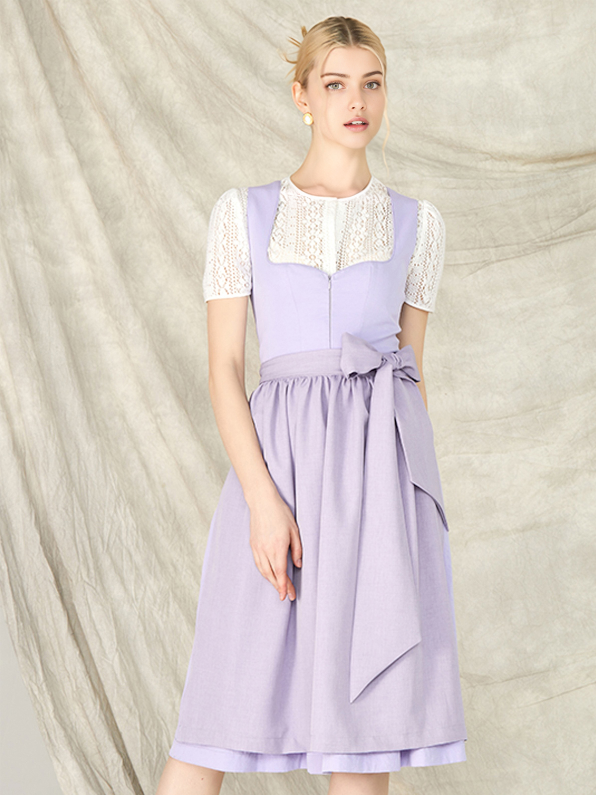 Ehreer Dirndl in Lila – feminin und stilvoll