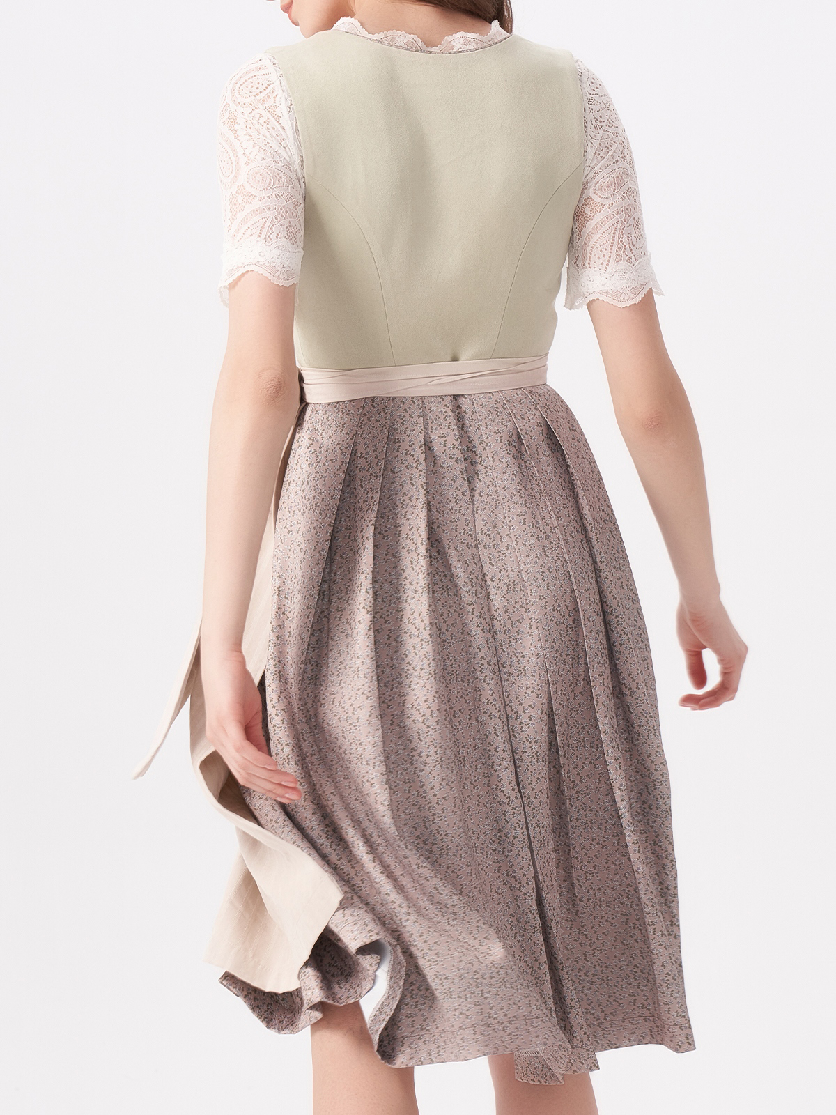 Dirndl in Grün mit femininem Schnitt