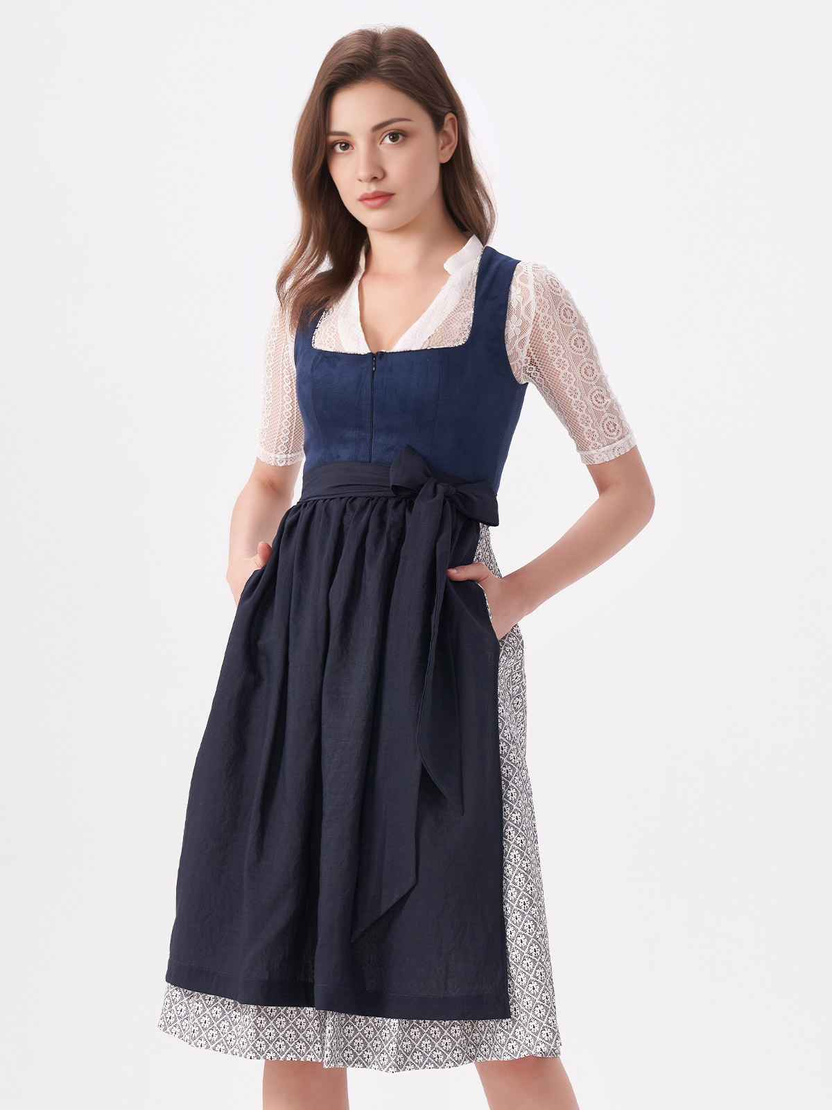 Dirndl mit blauer Bluse