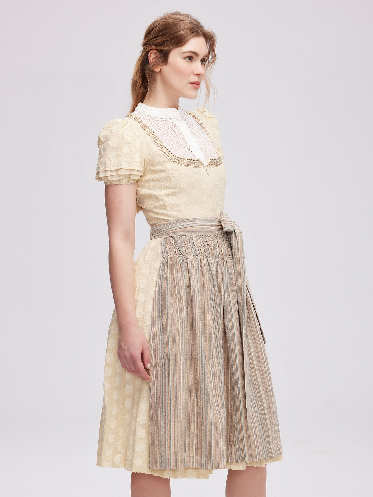 Dirndl in Gelb – stilvoll und festlich