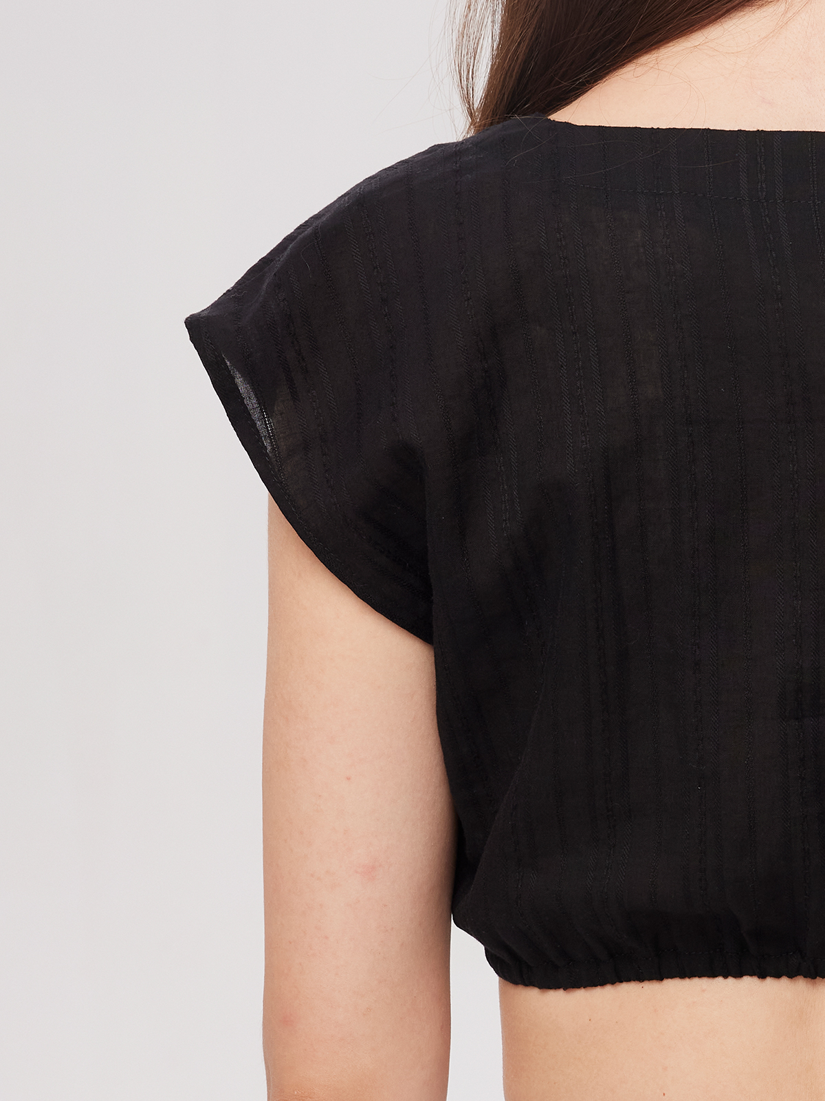 Dirndlbluse schwarz kurzarm – stilvoll & feminin