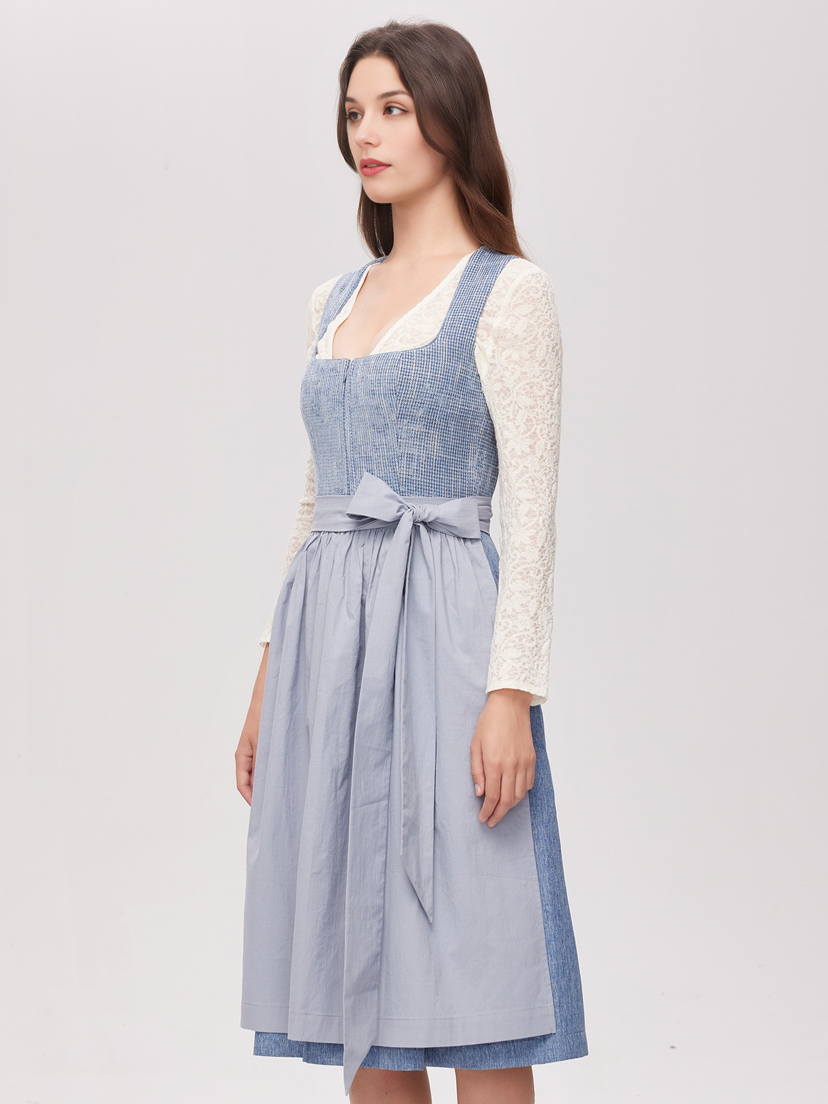 Dirndl in blau-grauer Kombination