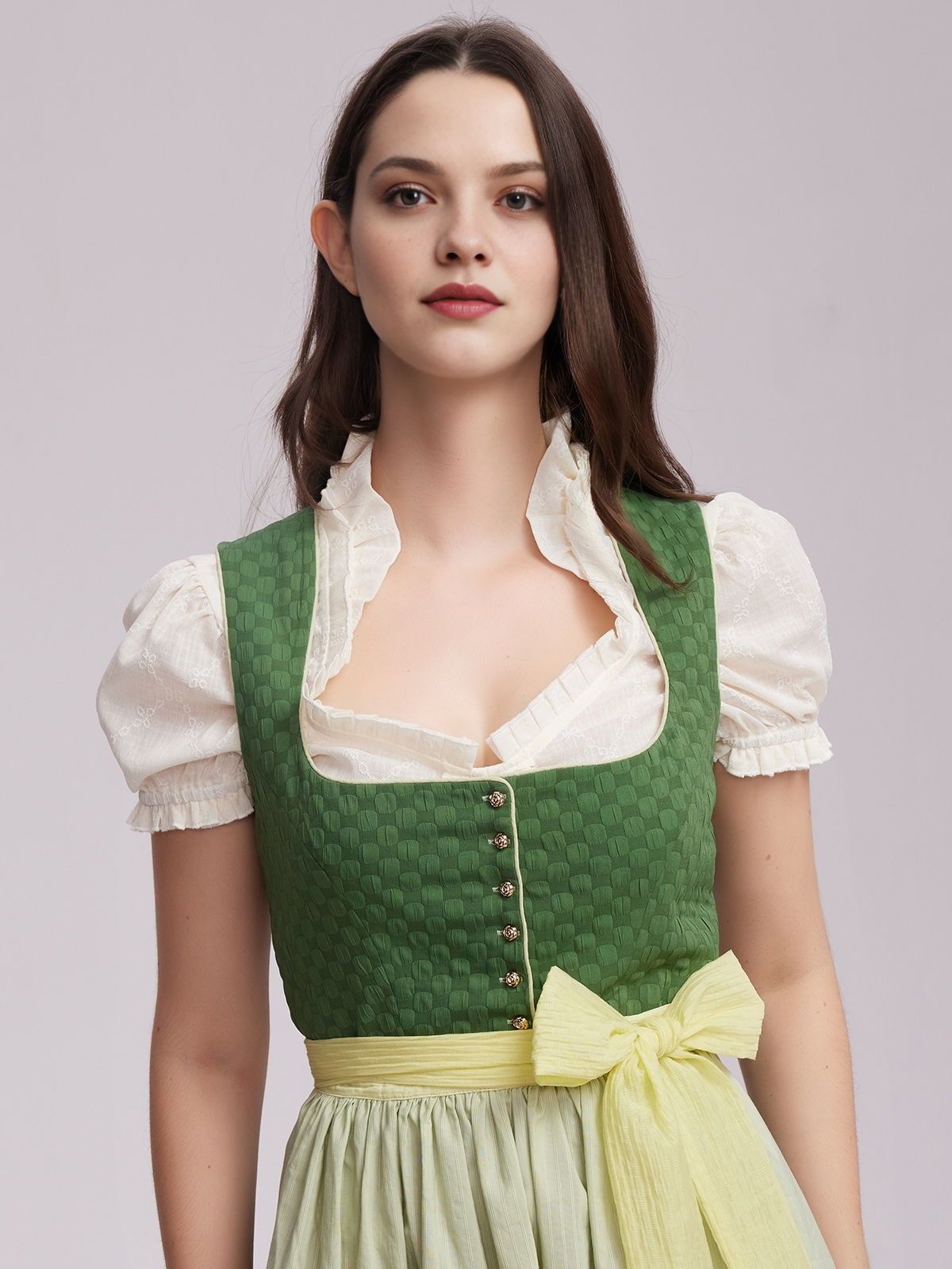 Dirndl in Beige und Braun – perfekt für festliche Anlässe