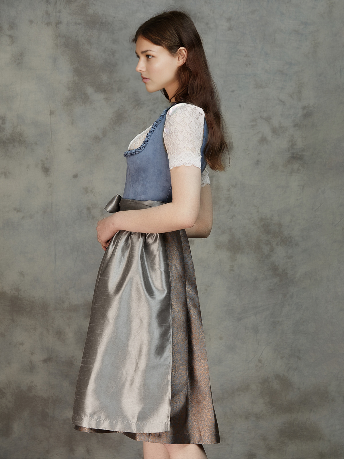 Dirndl in Blau – stilvoll und traditionell
