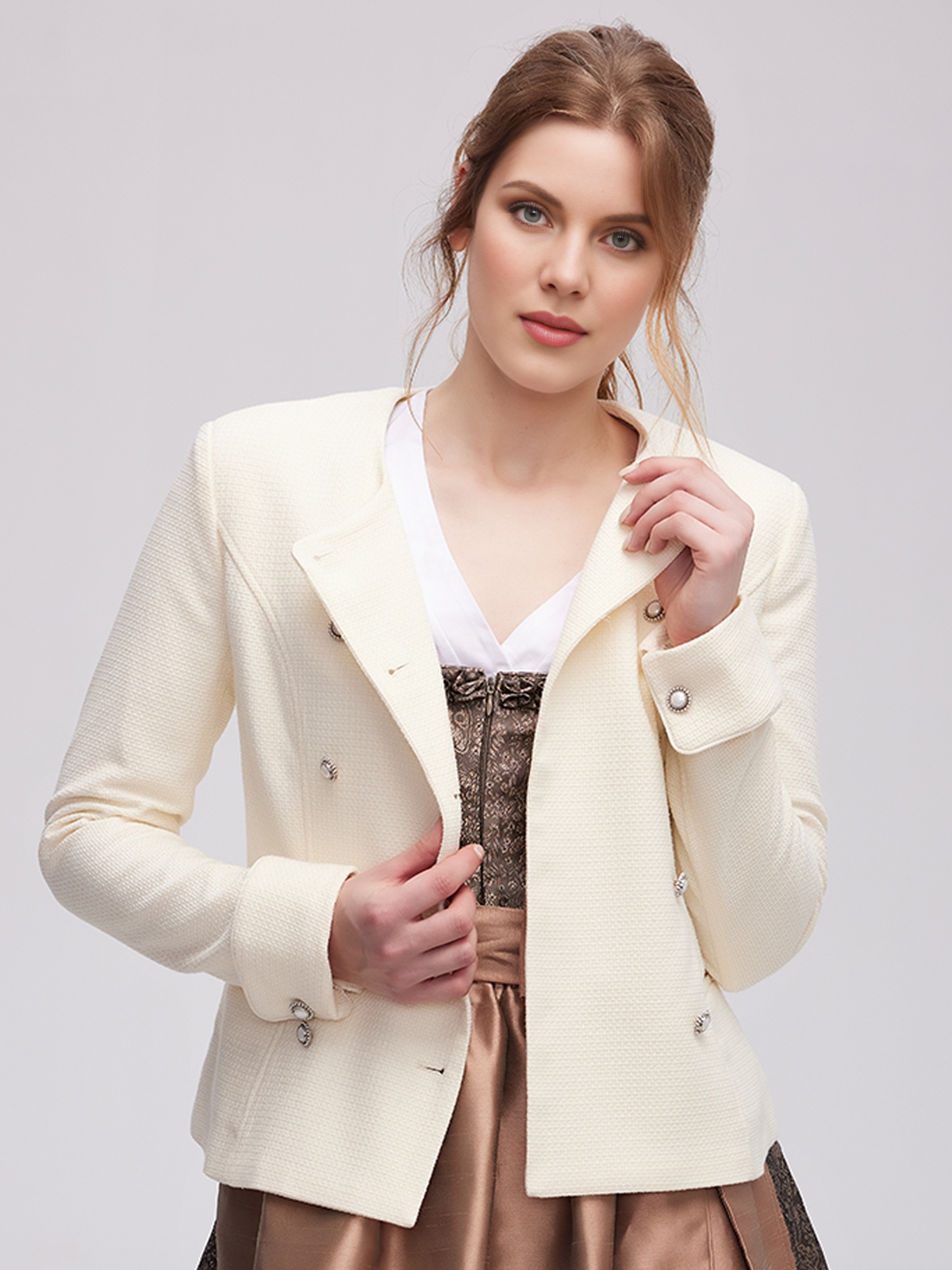 Elegante Trachtenjacke in Weiß