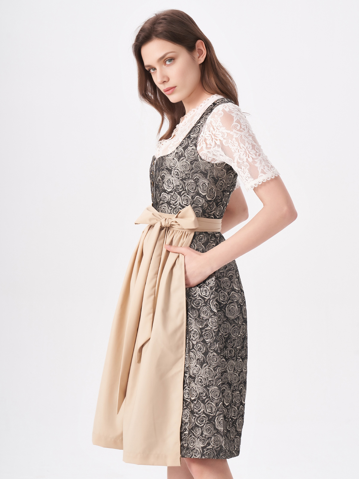 Modernes Dirndl in Gelb