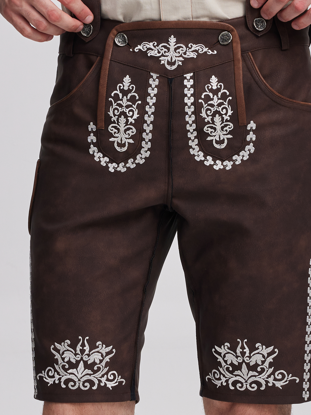 Graues Dirndl mit modernem Schnitt