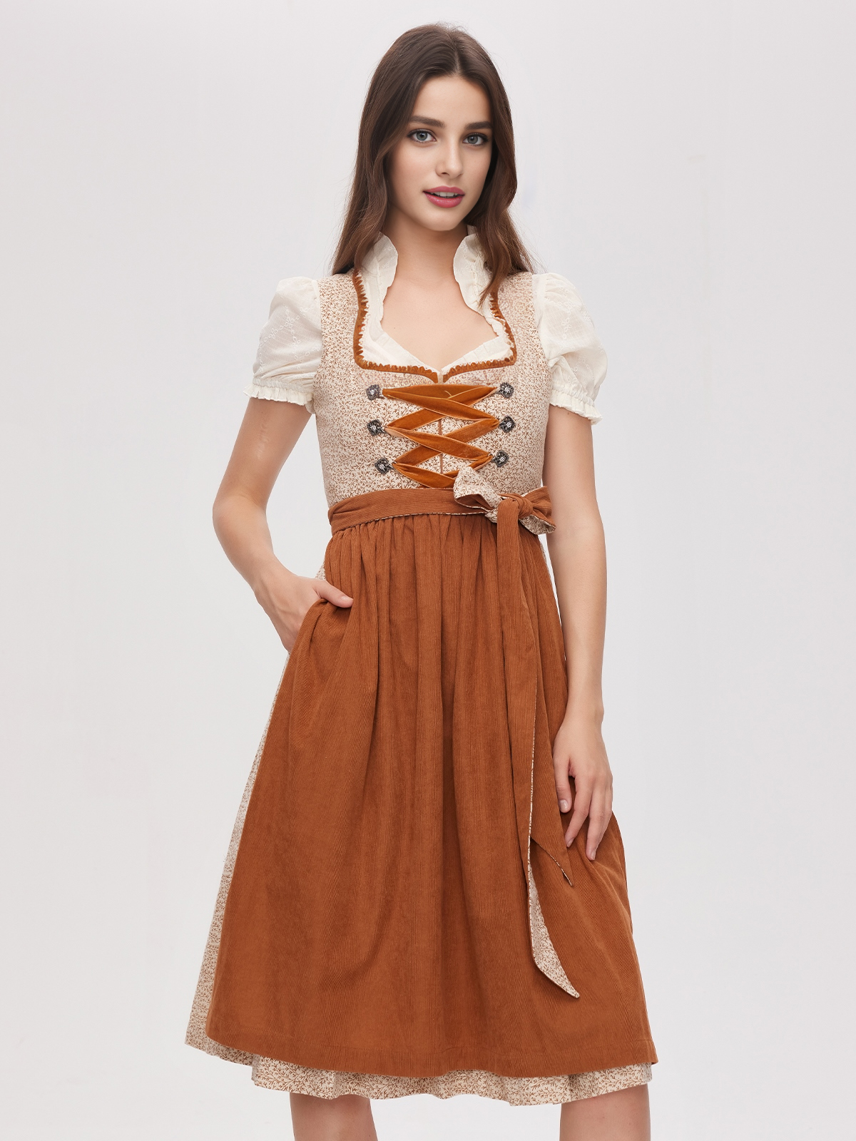 Samt Dirndl Dunkelgrün in eleganter Ausführung