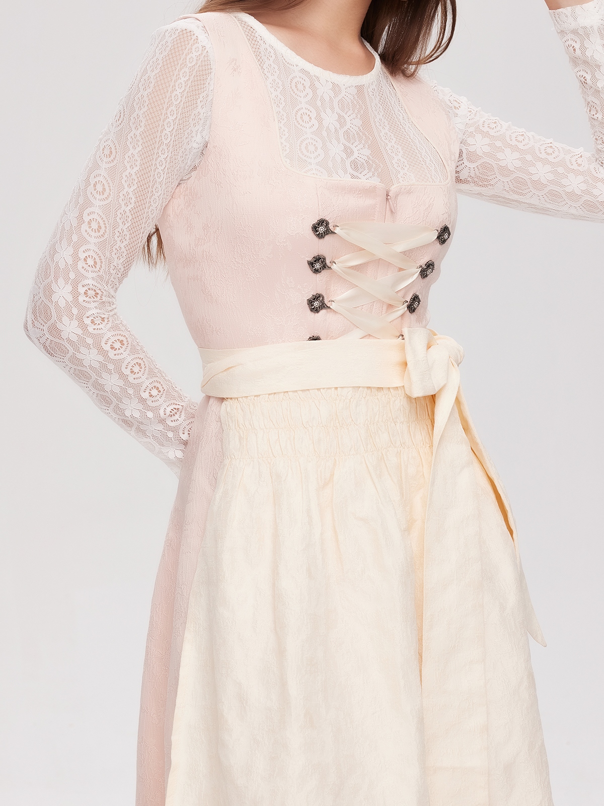 Dirndl in festlichem Blau