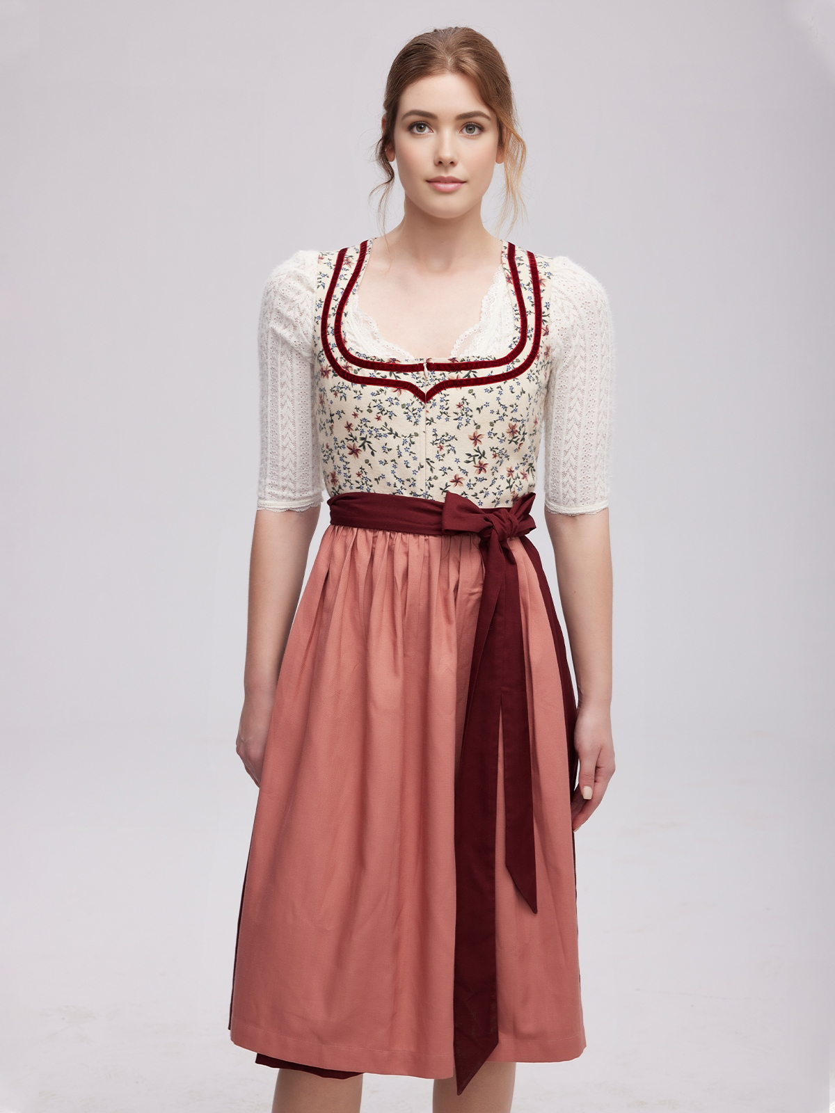 Elegantes Dirndl in Royalblau