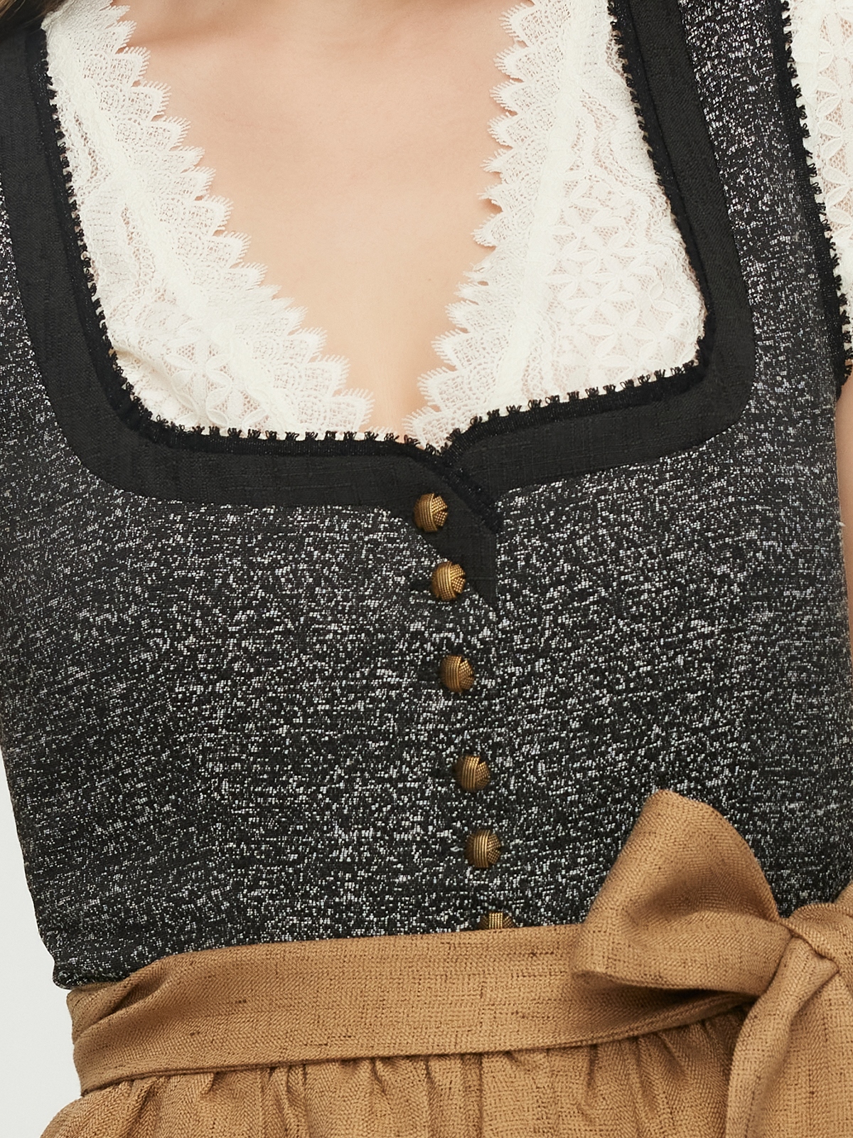 Dirndl mit Ausschnitt in Schwarz
