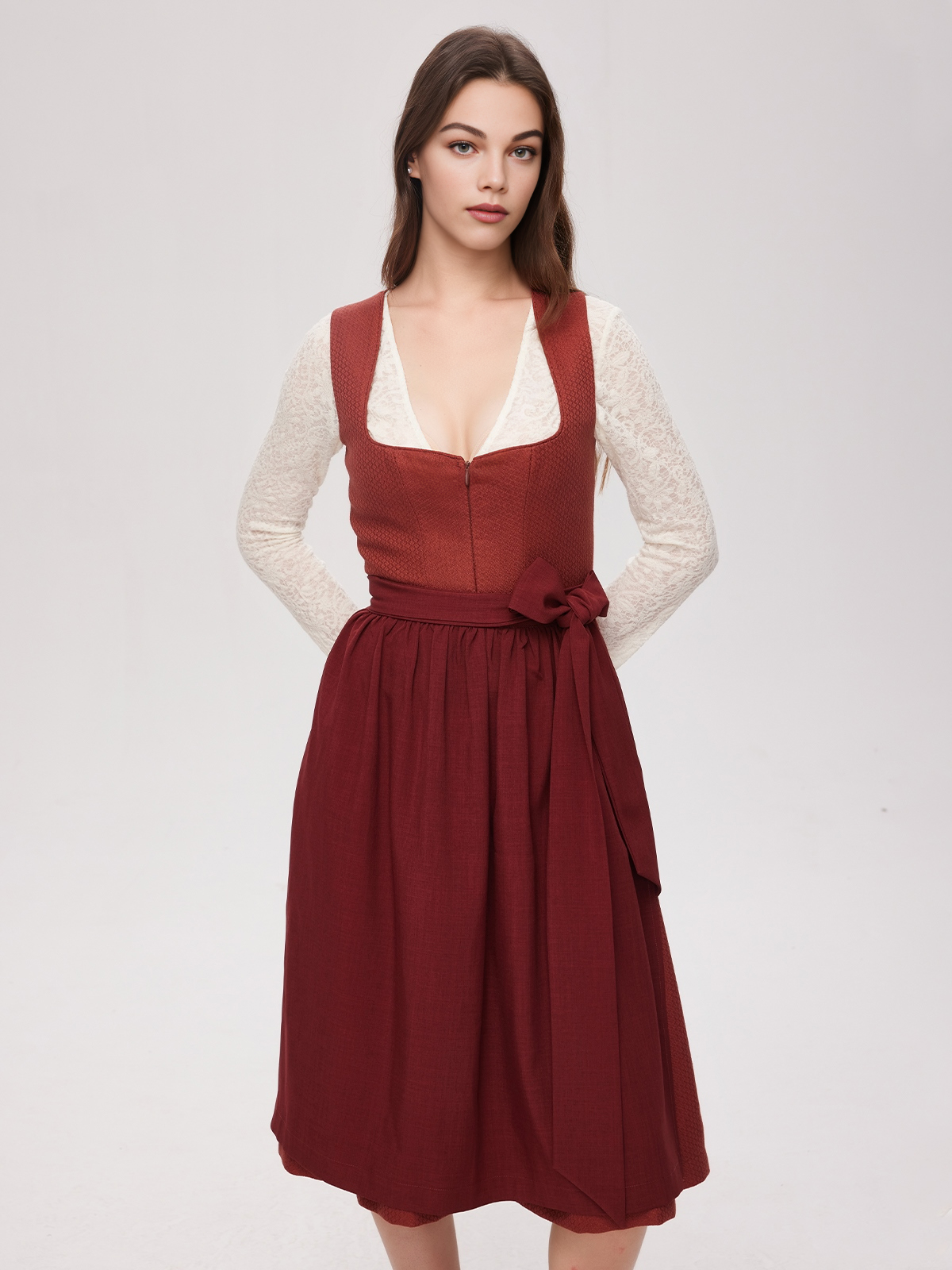 Dirndl in Pastellgrün mit floralen Akzenten